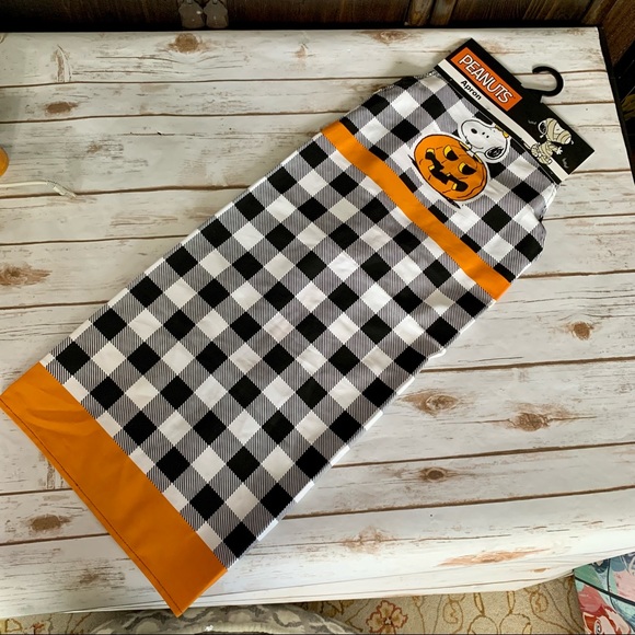 Peanuts Snoopy in Jack O’Lantern Pumpkin Halloween Apron - Picture 5 of 13
